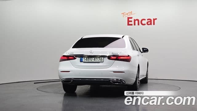 Mercedes-Benz E-Class W213 4