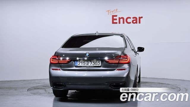 BMW 7 Series (G11) 3