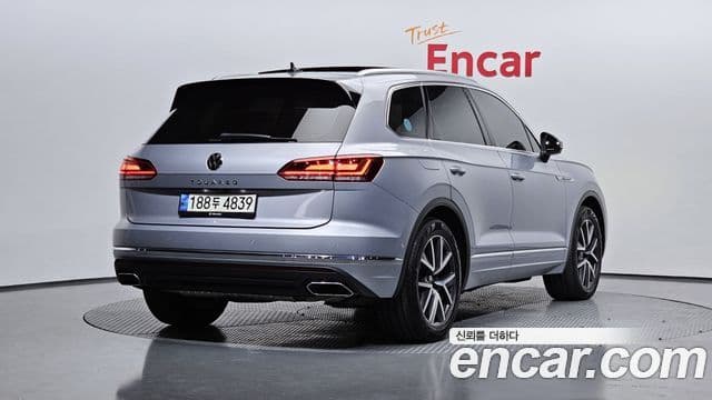 Volkswagen Touareg 3rd Gen 2