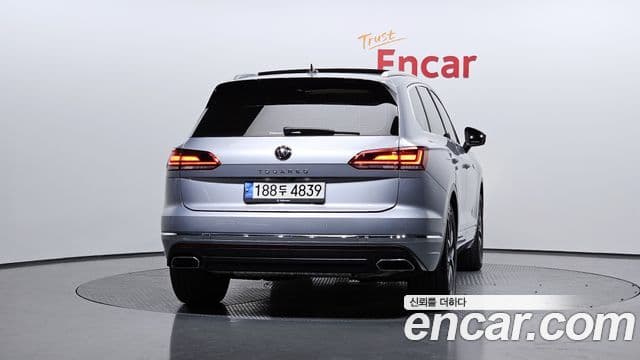 Volkswagen Touareg 3rd Gen 4