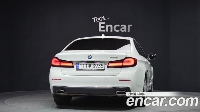 BMW 5 Series (G30) 4
