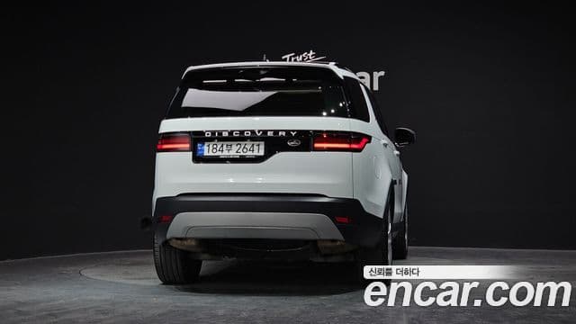 Land Rover Discovery 5 4