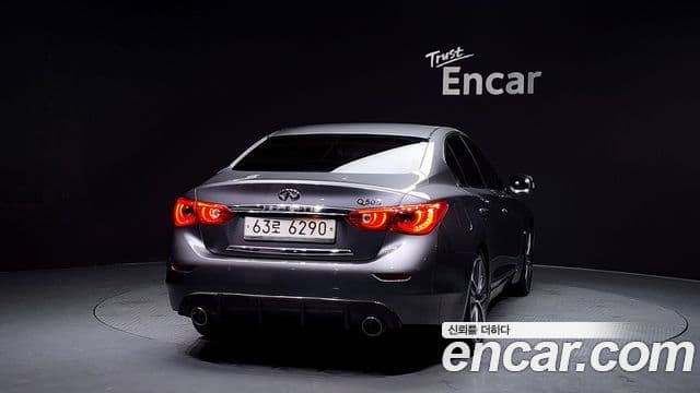 Infiniti Q50 4