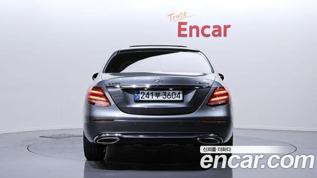 Mercedes-Benz E-Class W213 4
