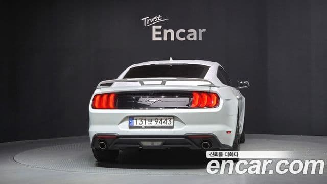 Ford Mustang 4