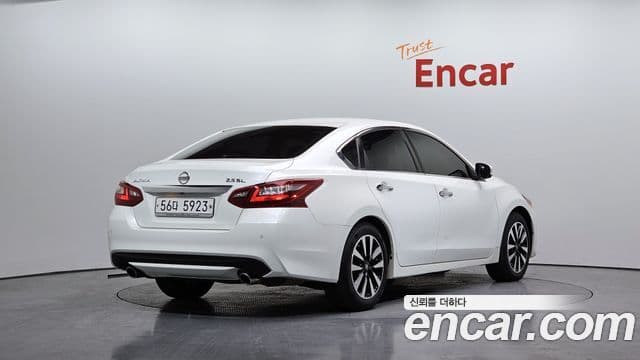 Nissan Altima 2