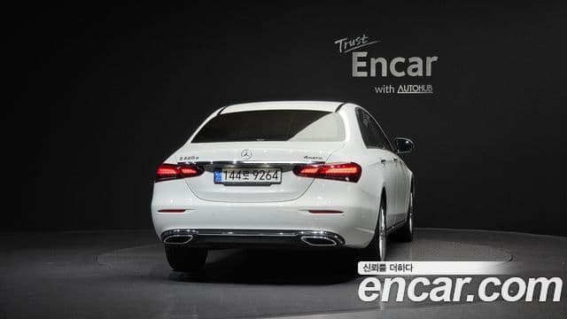 Mercedes-Benz E-Class W213 4