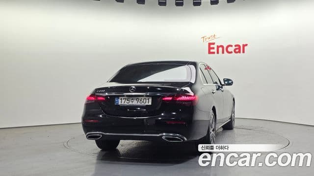 Mercedes-Benz E-Class W213 4