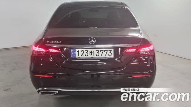 Mercedes-Benz E-Class W213 4