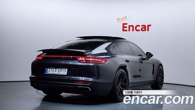 Porsche Panamera (971) 2
