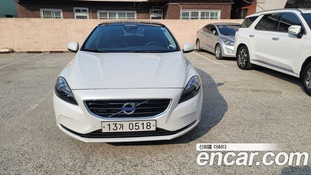 Volvo V40 3