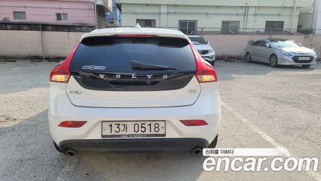 Volvo V40 4