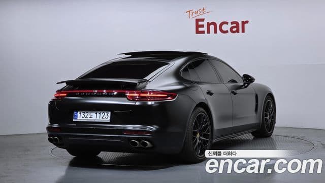 Porsche Panamera (971) 2