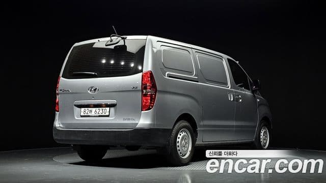 Hyundai The New Grand Starex 2
