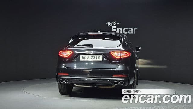 Maserati Levante 4