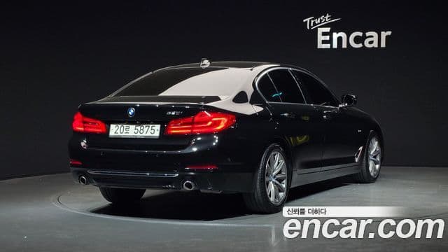 BMW 5 Series (G30) 2