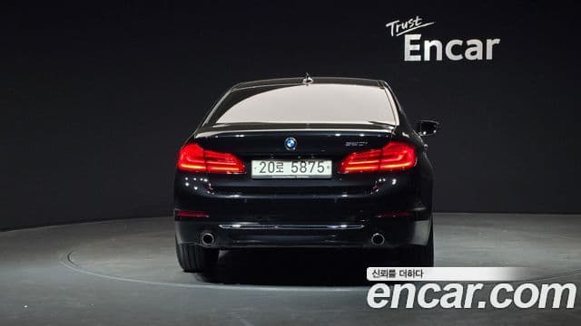 BMW 5 Series (G30) 4
