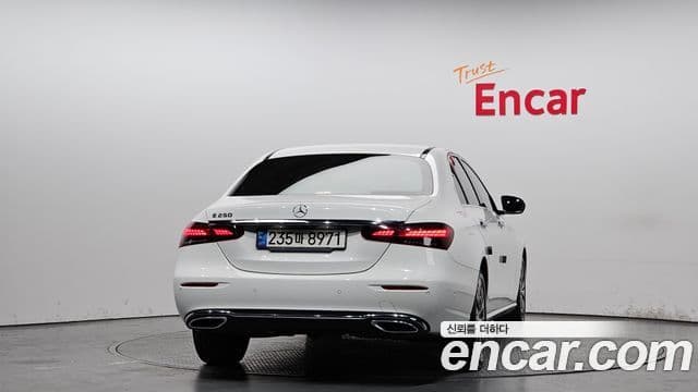 Mercedes-Benz E-Class W213 4