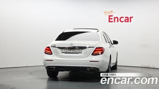 Mercedes-Benz E-Class W213 4