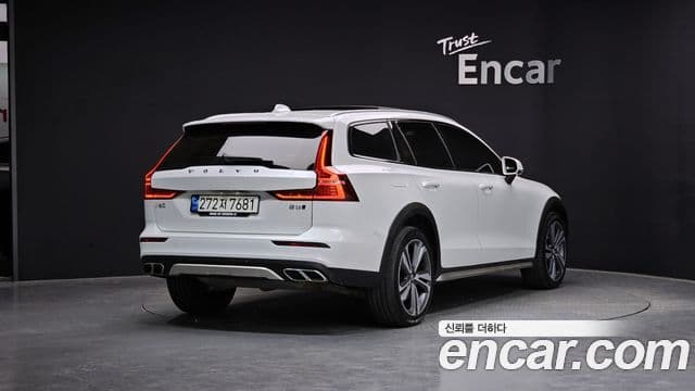 Volvo V60 Cross Country 2nd Gen 2