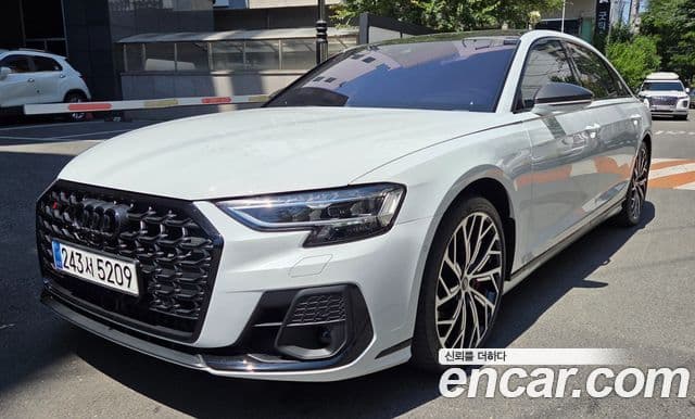 Audi S8 (D5)
