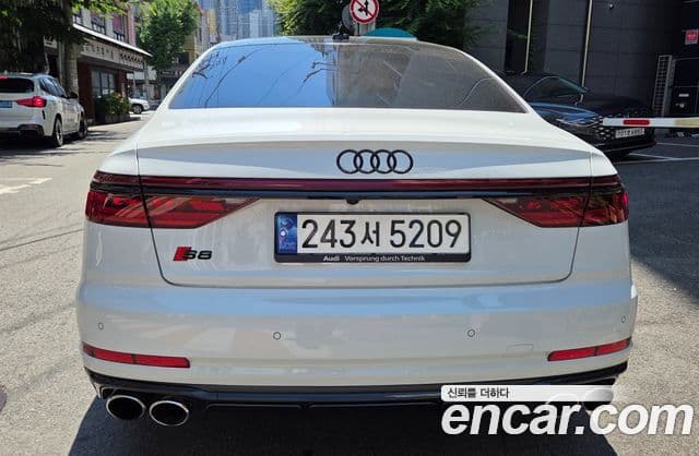 Audi S8 (D5) 3