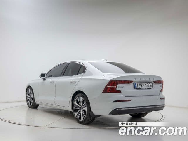 Volvo S60 3rd Gen 4