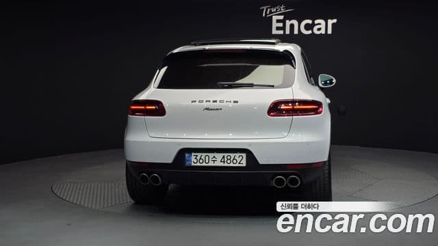 Porsche Macan 3