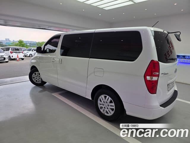 Hyundai Grand Starex 2