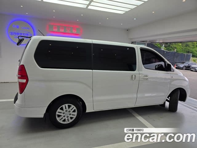 Hyundai Grand Starex 3