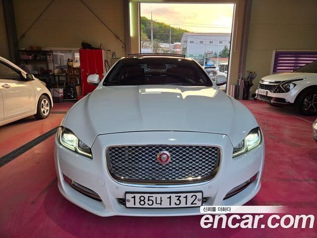 Jaguar All New XJ 2