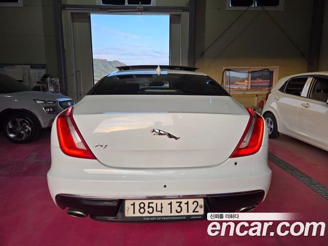 Jaguar All New XJ 3