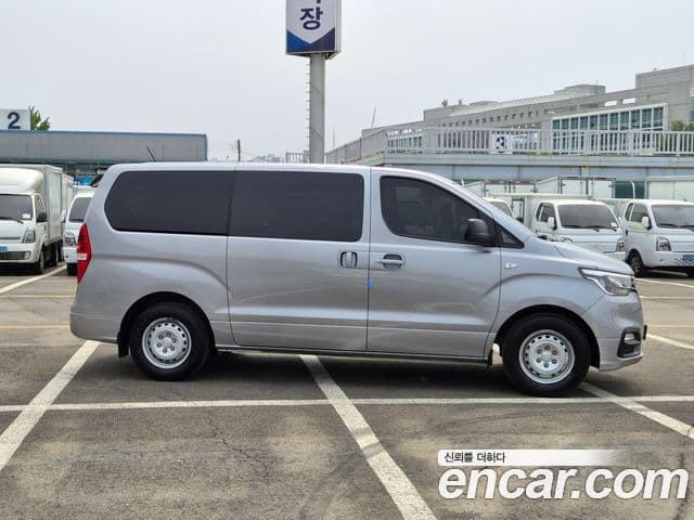 Hyundai The New Grand Starex
