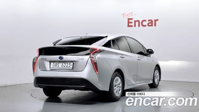 Toyota Prius 4th Gen 2