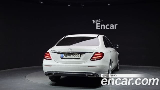Mercedes-Benz E-Class W213 4