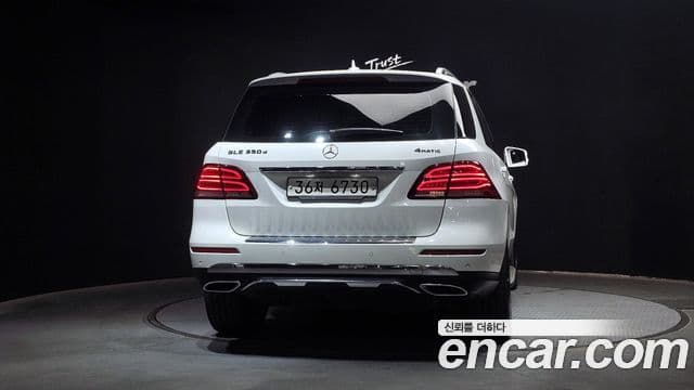 Mercedes-Benz GLE-Class W166 3