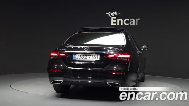 Mercedes-Benz E-Class W213 4
