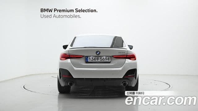 BMW 4 Series (G22) 3