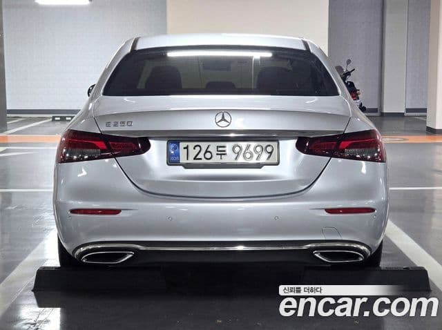 Mercedes-Benz E-Class W213 4