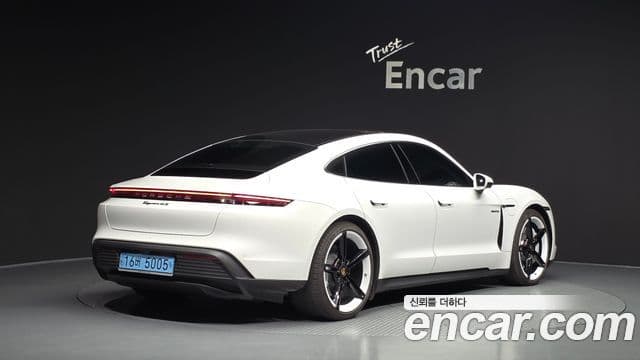 Porsche Taycan 2