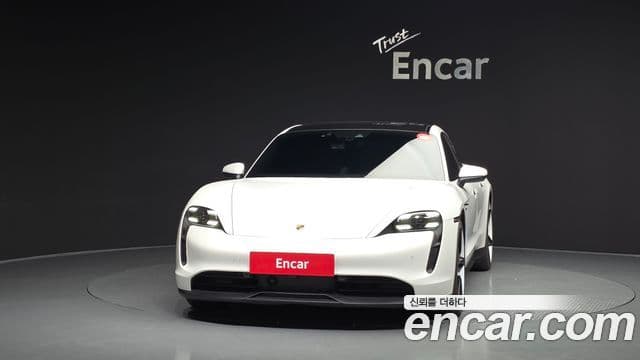 Porsche Taycan 3
