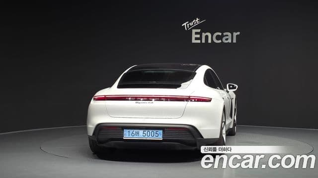 Porsche Taycan 4
