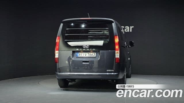 Hyundai Staria 4