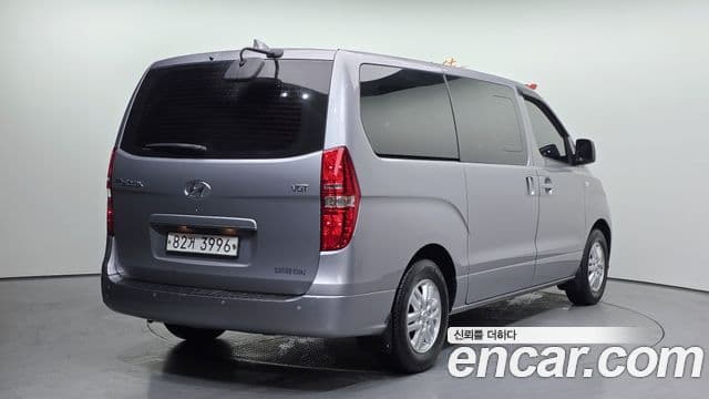 Hyundai The New Grand Starex 2