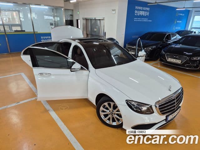 Mercedes-Benz E-Class W213 4