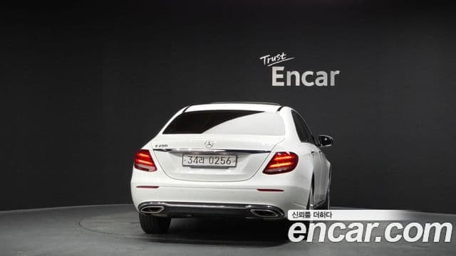 Mercedes-Benz E-Class W213 4