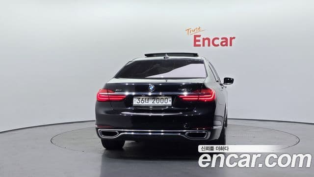 BMW 7 Series (G11) 4