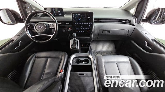 Hyundai Staria 4