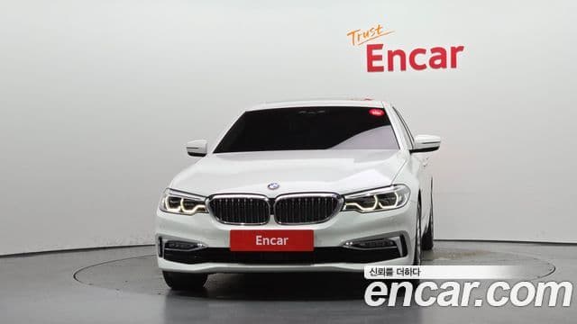 BMW 5 Series (G30) 3