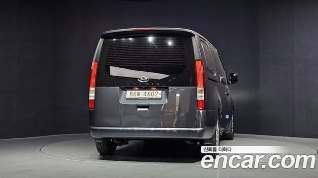 Hyundai Staria 4